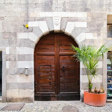 Palazzo Del Pero - The House Of Travelers Apartment