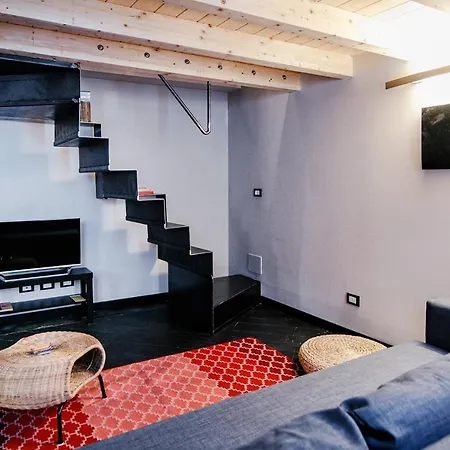 Palazzo Del Pero - The House Of Travelers Apartment