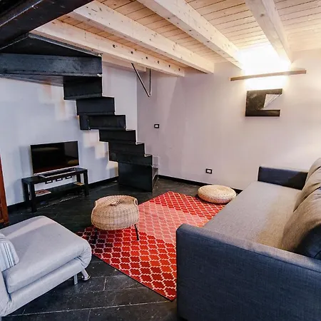 Palazzo Del Pero - The House Of Travelers Apartment *