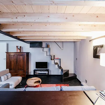 Palazzo Del Pero - The House Of Travelers Apartment *