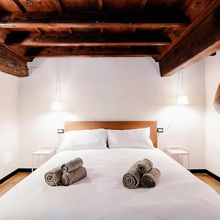Apartment Palazzo Del Pero - The House Of Travelers Como