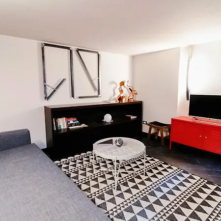 Palazzo Del Pero - The House Of Travelers Apartment