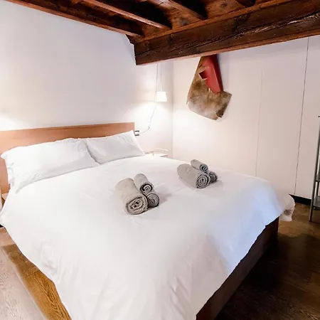 Apartment Palazzo Del Pero - The House Of Travelers *