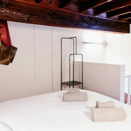 Palazzo Del Pero - The House Of Travelers Apartment *
