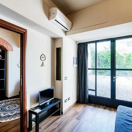 Apartment Palazzo Del Pero - The House Of Travelers Como