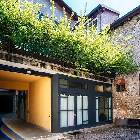 Apartment Palazzo Del Pero - The House Of Travelers