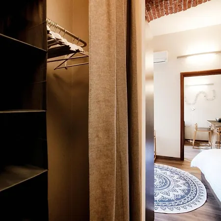 Palazzo Del Pero - The House Of Travelers Apartment *